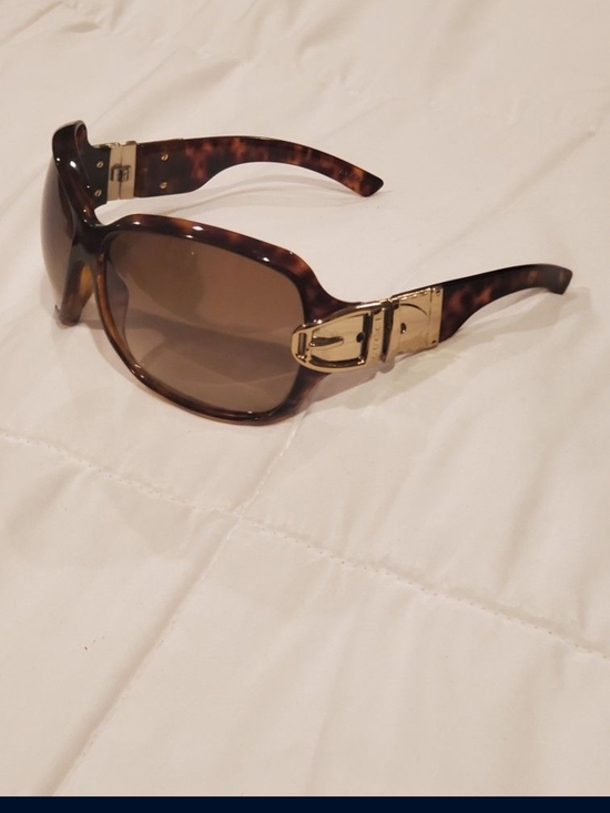 Authentic Gucci Women\'s Tortoiseshell  Sunglasses main image 5